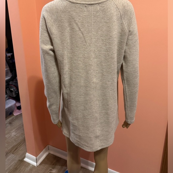 Women’s Liz Claiborne Sweater, Size Medium - Picture 6 of 10